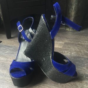 NEW Blue velvet wedge sandals with lizard-like slightly sparkly black wedge.